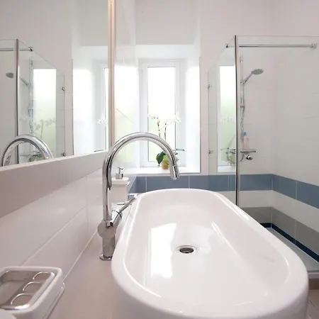 Stylish Theatre Apartments Split Room photo