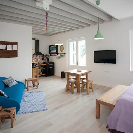 Stylish Theatre Apartments Split Exterior photo